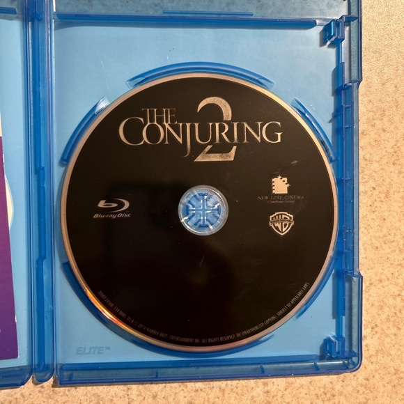 The Conjuring 2 Blu-ray Disc - Picture 2 of 3